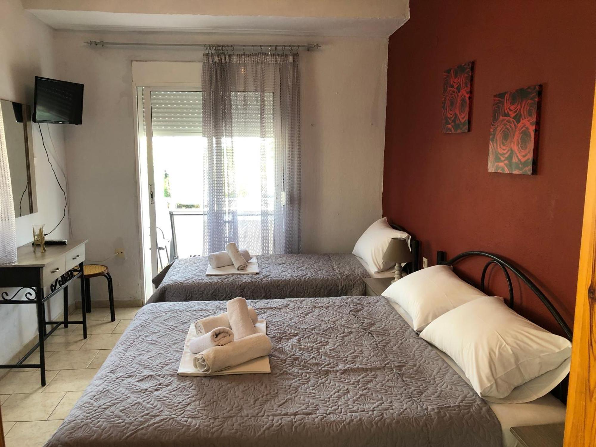 Eudokia Rooms Sarti Luaran gambar